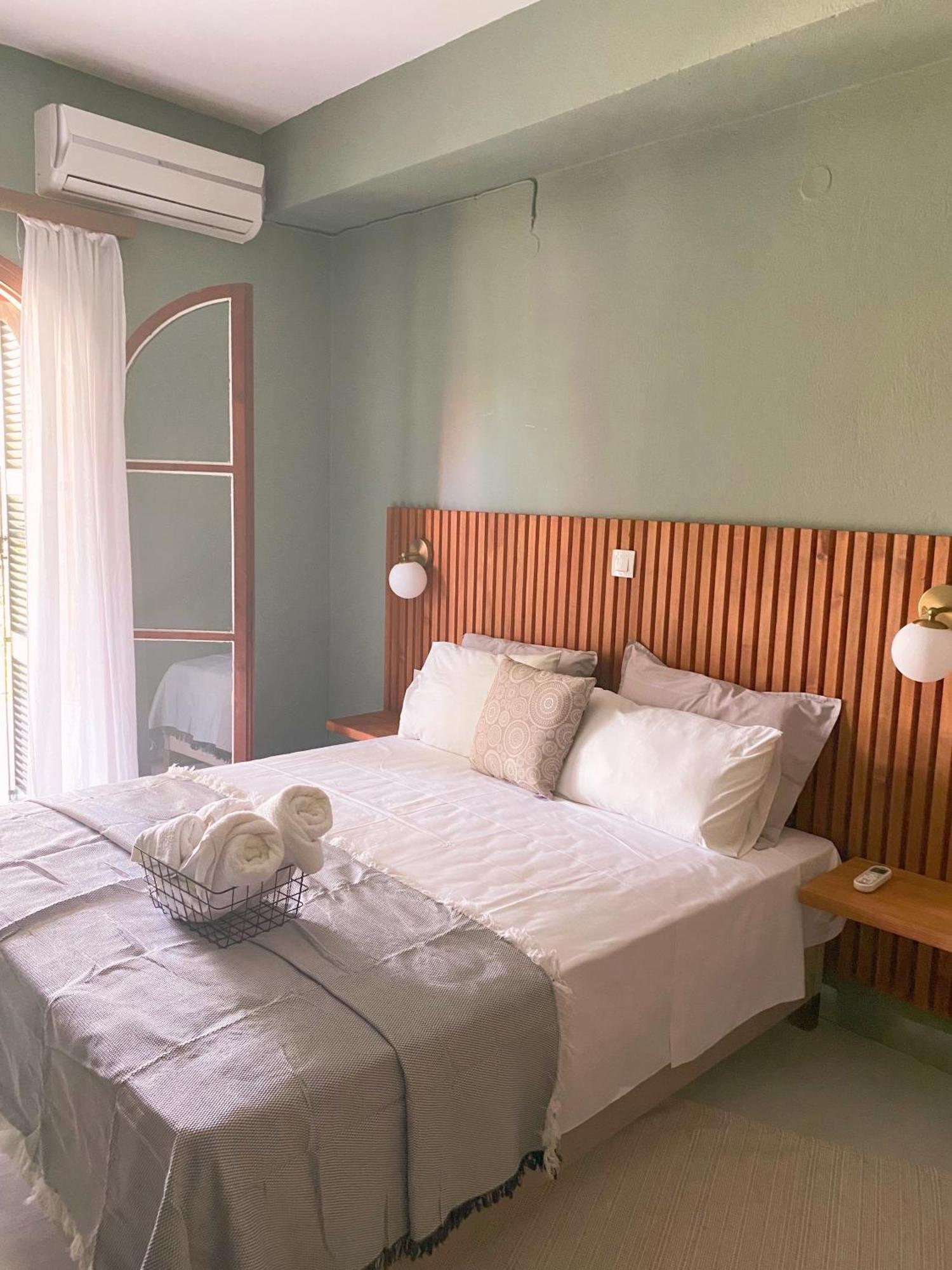 Lord Ape Suites Club Benitses  Bagian luar foto