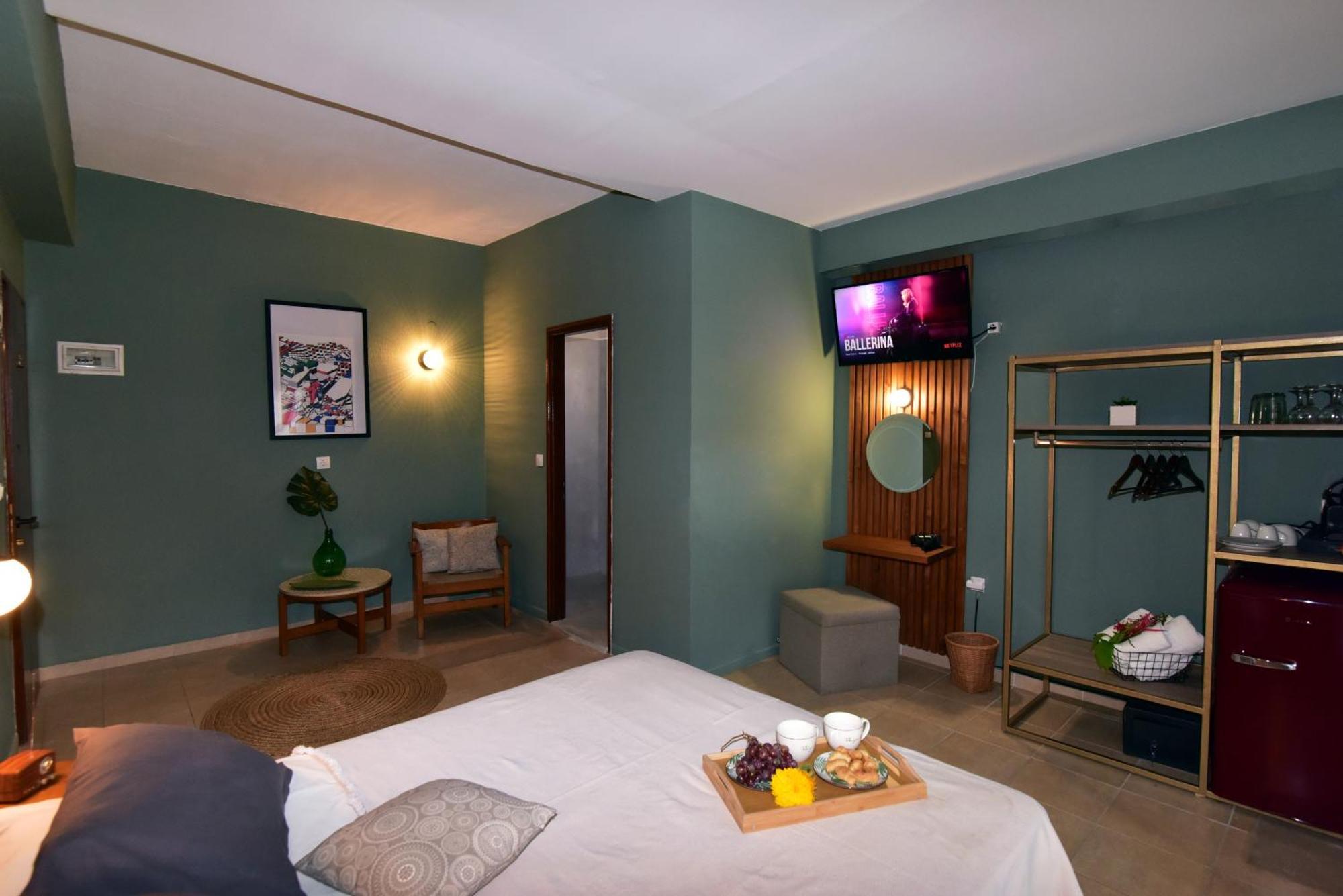 Lord Ape Suites Club Benitses  Bagian luar foto