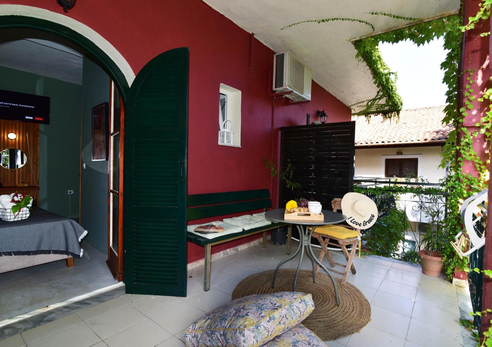 Lord Ape Suites Club Benitses  Bagian luar foto