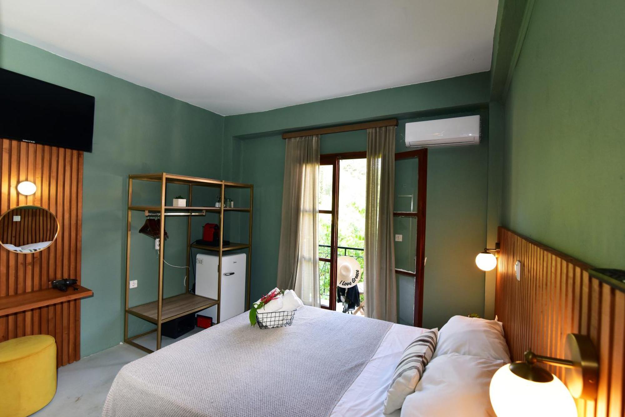 Lord Ape Suites Club Benitses  Bagian luar foto