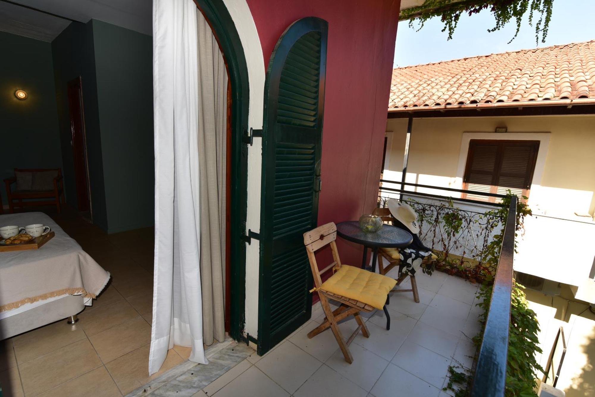 Lord Ape Suites Club Benitses  Bagian luar foto