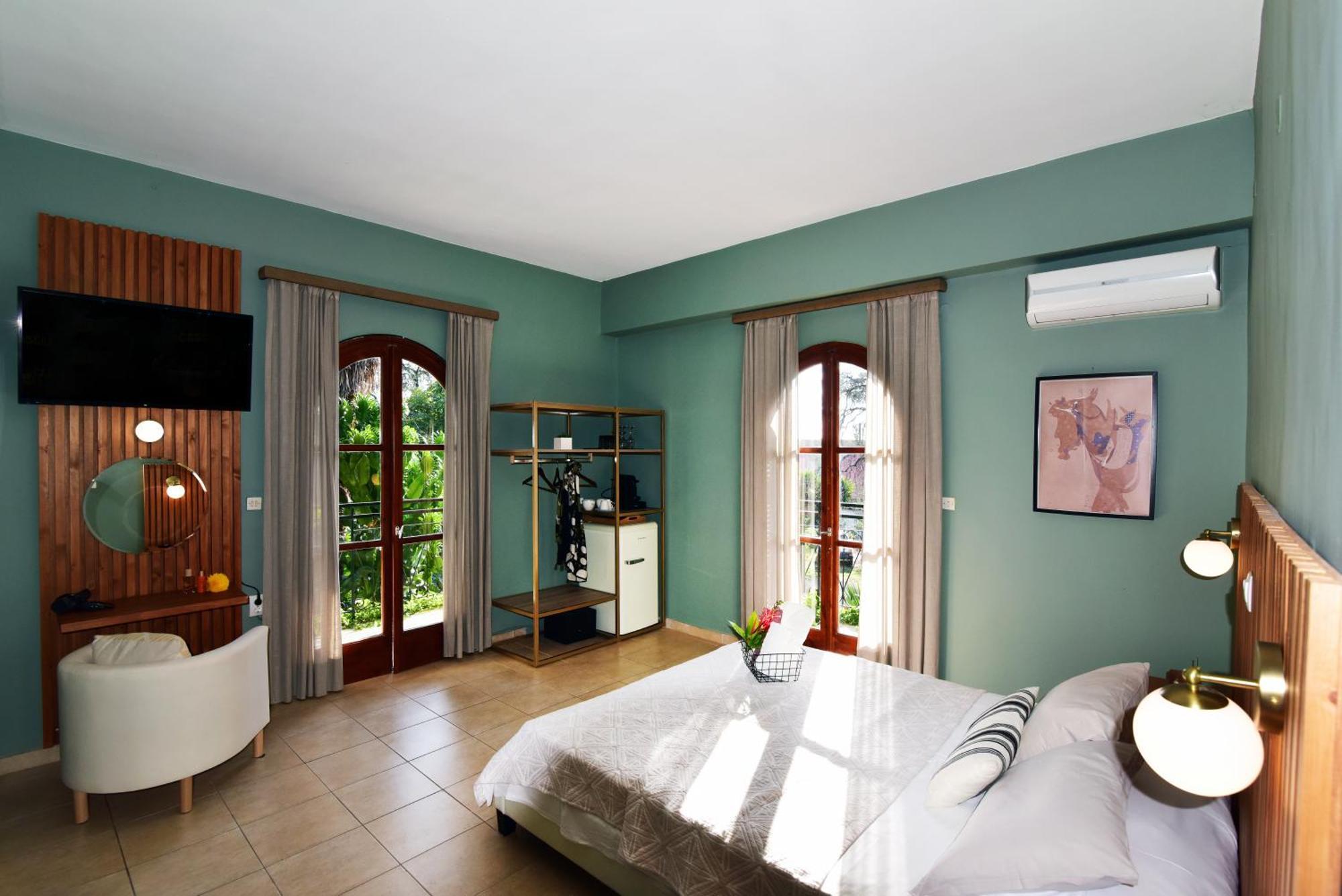 Lord Ape Suites Club Benitses  Bagian luar foto