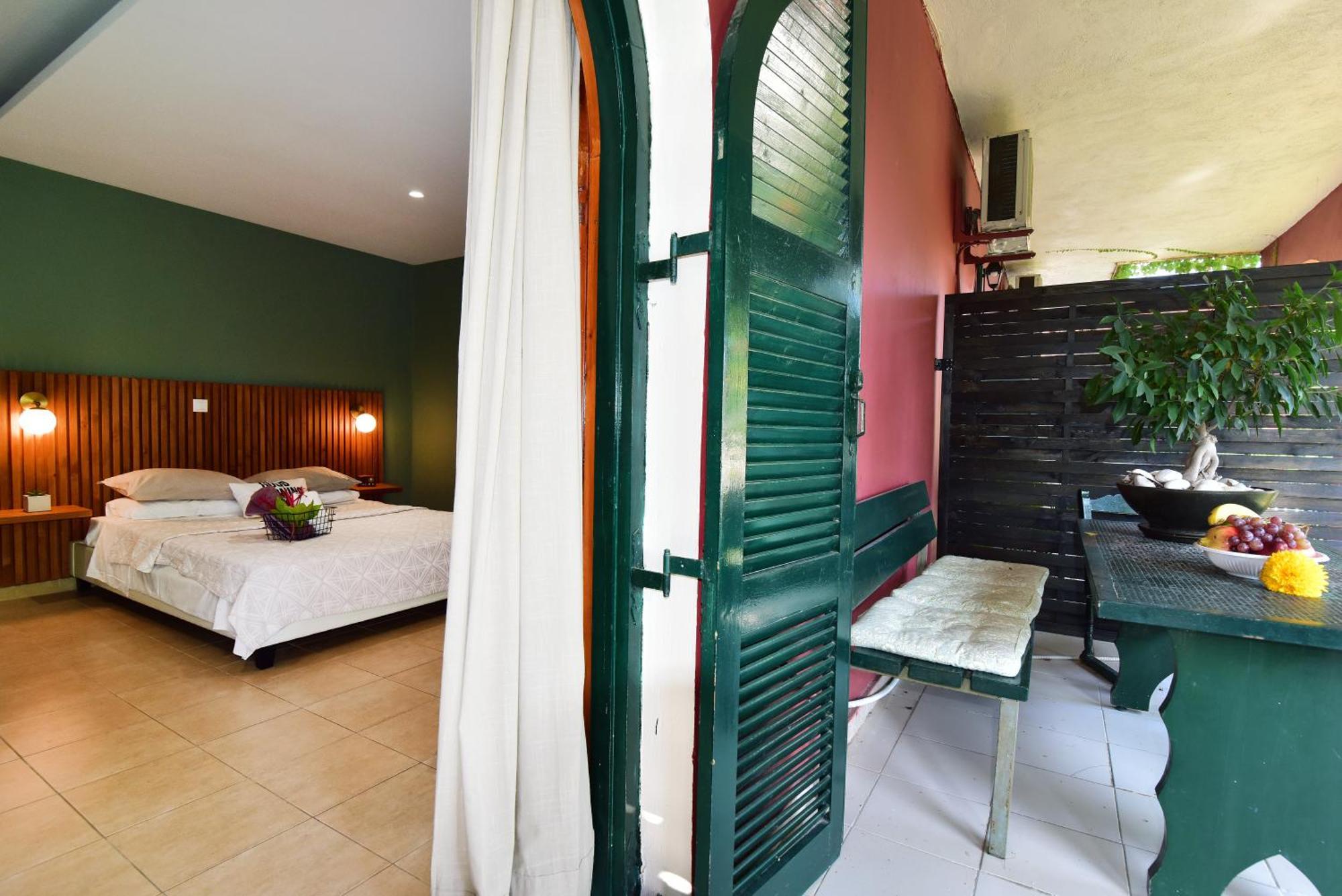 Lord Ape Suites Club Benitses  Bagian luar foto