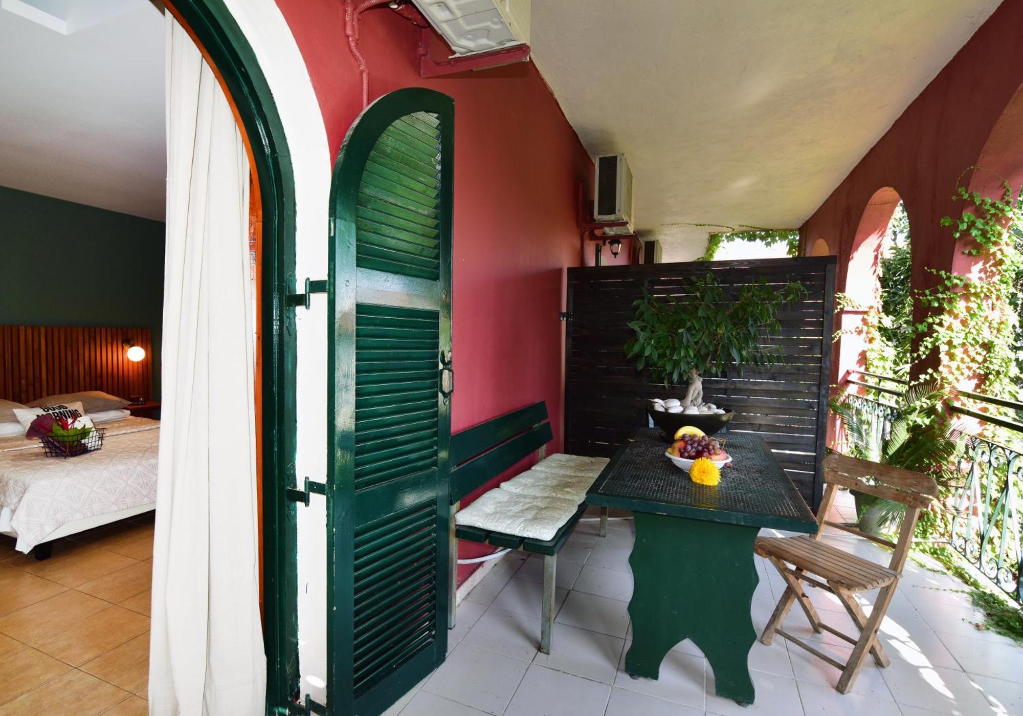 Lord Ape Suites Club Benitses  Bagian luar foto